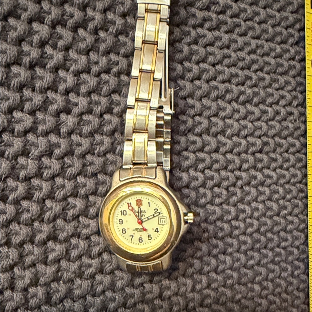 Swiss Army Gold watch - Picture 3 of 9